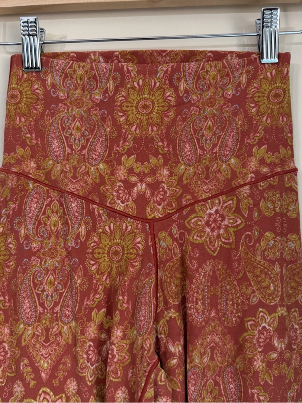 aerie Women’s Paisley Print Rust Red & Mustard Leggings - Picture 3 of 9